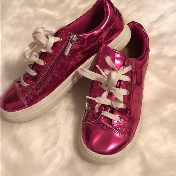 zipper tennis shoes